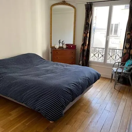 Au Pied De Montmartre / Jules Joffrin * Parigi