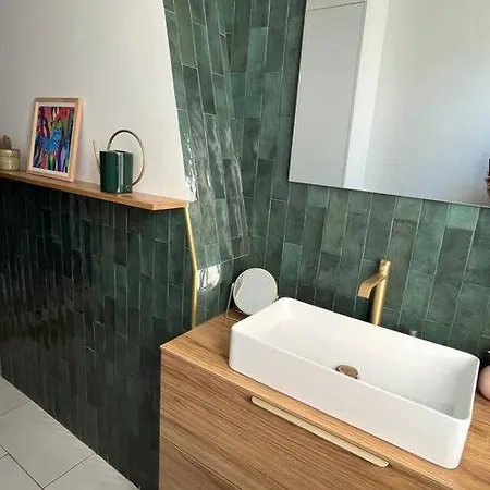 Au Pied De Montmartre / Jules Joffrin Parigi