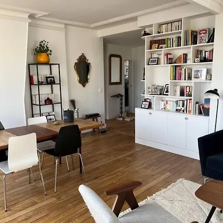 Au Pied De Montmartre / Jules Joffrin Apartment