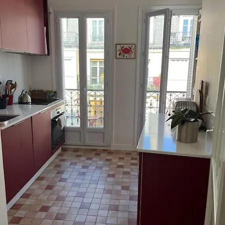 Au Pied De Montmartre / Jules Joffrin *