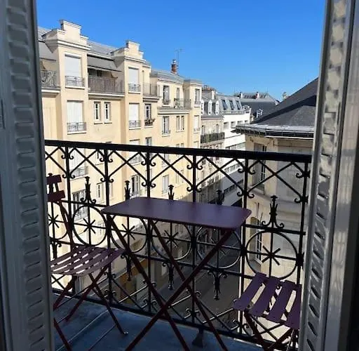 Au Pied De Montmartre / Jules Joffrin Párizs