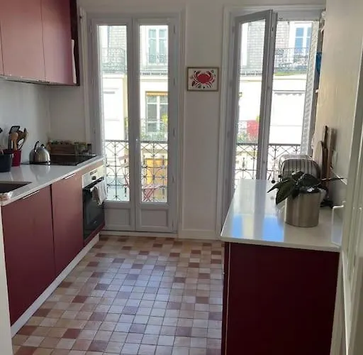 Au Pied De Montmartre / Jules Joffrin *